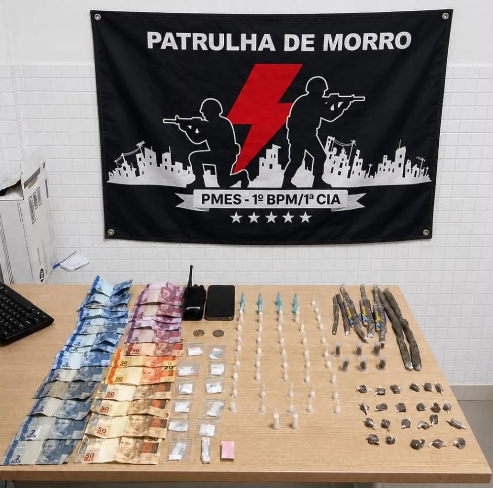 Homem é detido com rádio na frequência do tráfico e drogas no bairro Jesus de Nazareth, em Vitória