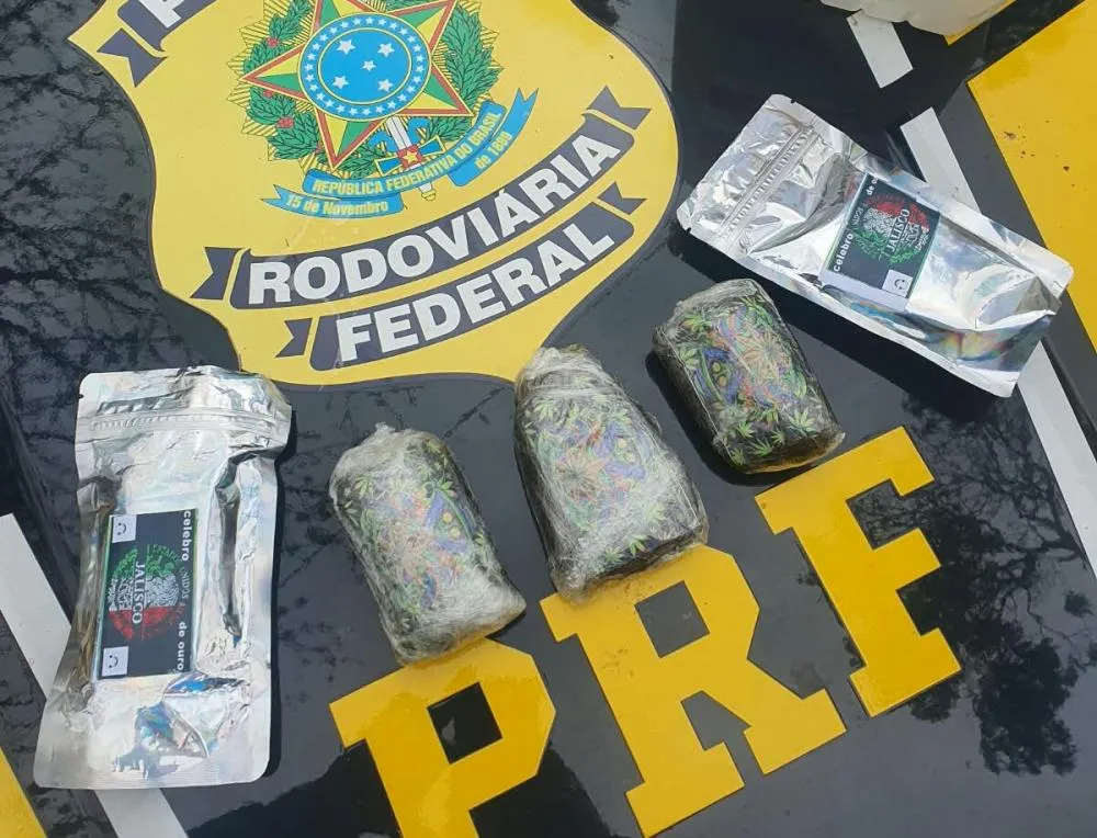 PRF apreende haxixe e quatro litros de lança-perfume em Mimoso do Sul