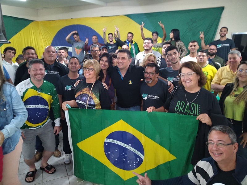 Lideranças e apoiadores da direita participam de conferência em Itapemirim