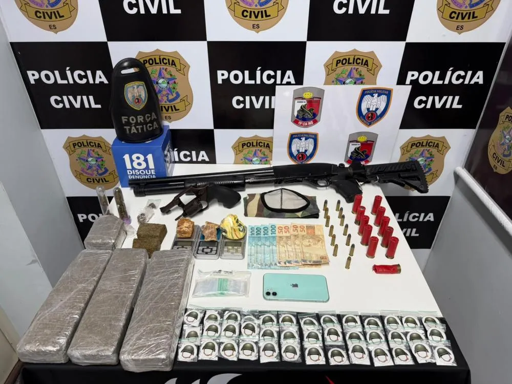 Granada caseira e armas são apreendidas em ação contra facção em Pinheiros