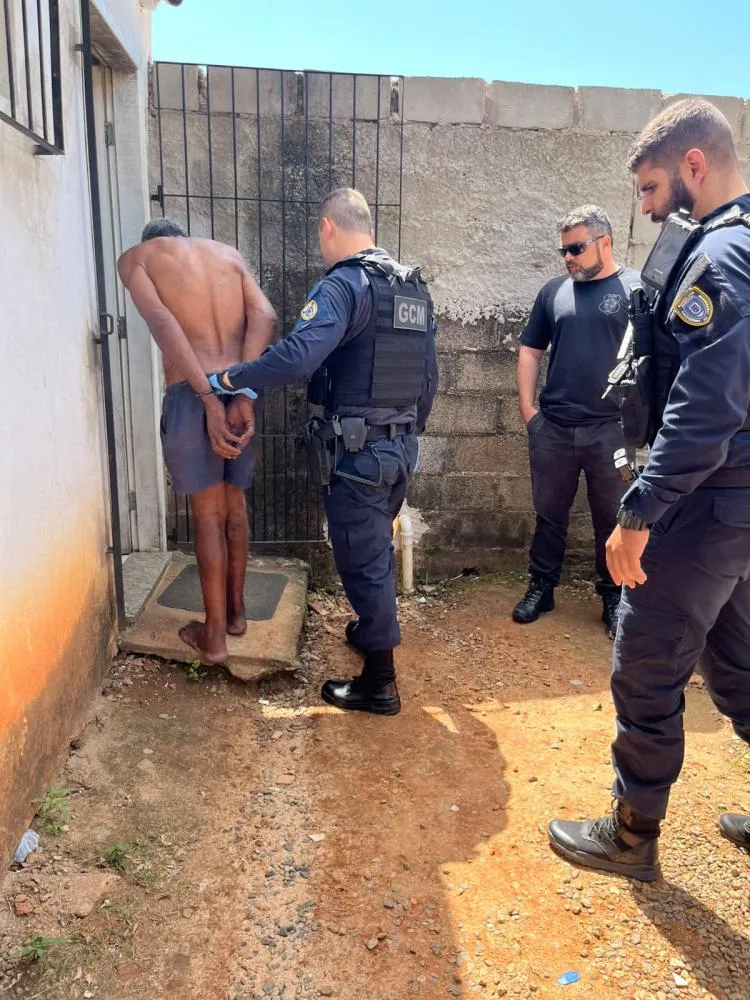 Homem é preso após ameaçar e agredir funcionário de supermercado em Cachoeiro