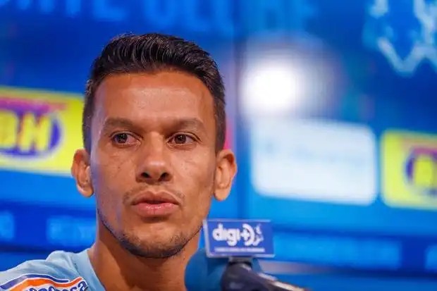 Volante Henrique, do Cruzeiro, sofre acidente de carro e é levado para hospital