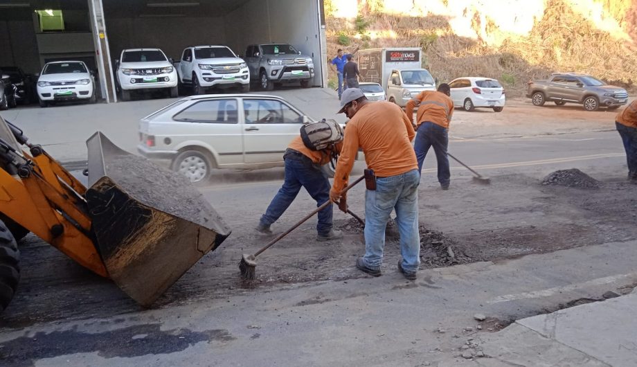 Rua no Bairro Novo Parque em Cachoeiro começa a ser preparada para receber asfalto novo