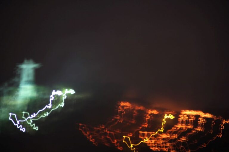 Vegetação no Morro do Cristo, em Mimoso do Sul, pega fogo