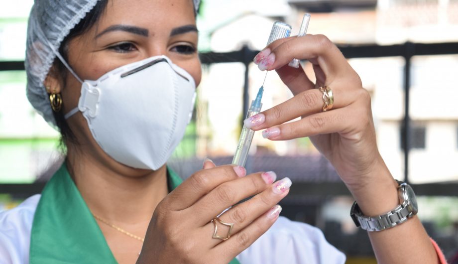 Vacinação contra meningite tipo C e HPV é ampliada para novos públicos
