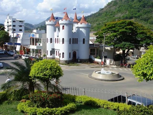 Advogada é presa em Castelo ao xingar mulher de preta, favelada e pobre durante audiência