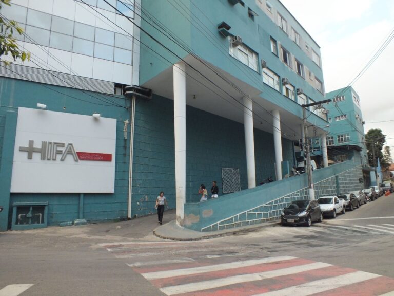 Criança de 2 anos come “comigo ninguém pode”
