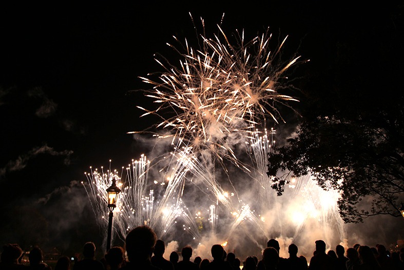 Prefeitura de Piúma terá que indenizar duas pessoas atingidas com fogos de artifício no Réveillon