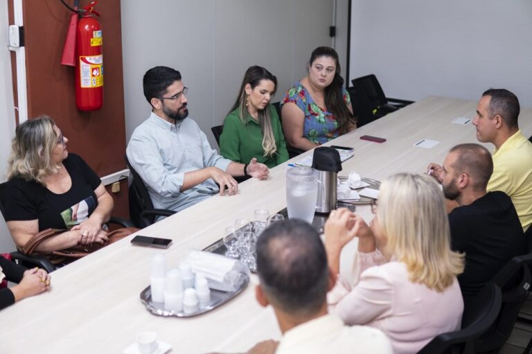 Professores receberão R$ 4 mil, valor superior ao piso nacional inicial