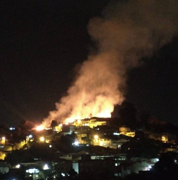 Incêndio em vegetação no Alto Independência assusta moradores