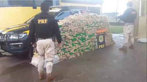 PRF apreende quase 1 tonelada de maconha e munições