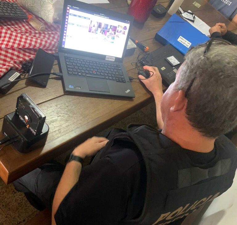 Aposentado de 63 anos preso pela Polícia Federal por pornografia infantil 