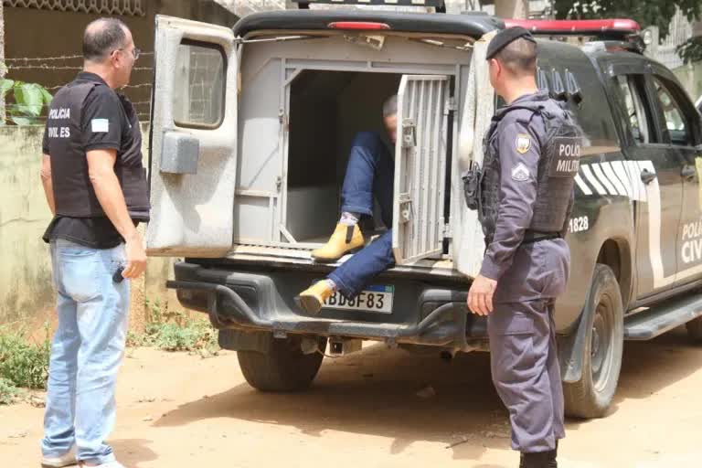 Homem preso em fórum de Mimoso