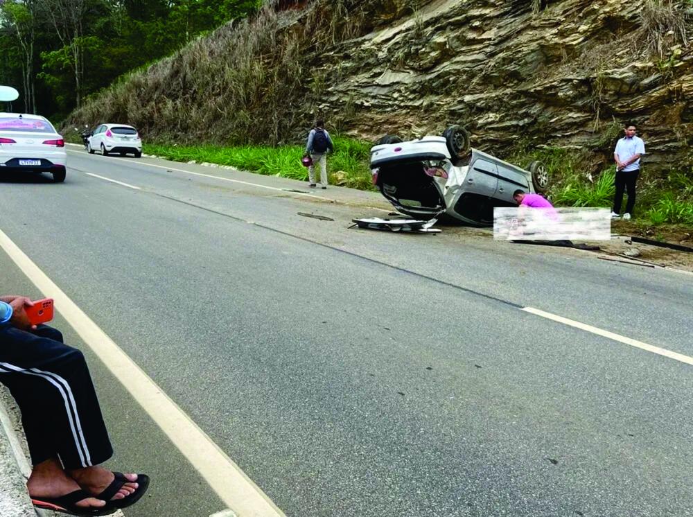 Acidente grave na BR 482 deixa casal ferido em Cachoeiro