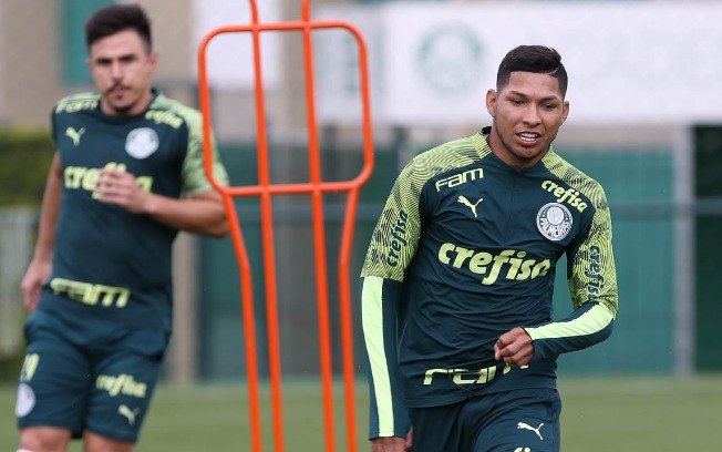 GANCHO Rony, do Palmeiras, é punido por quatro meses pela Fifa