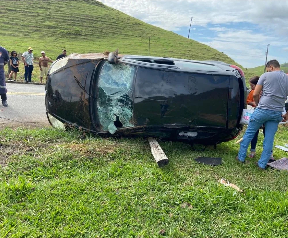 Homem morre em capotamento na ES-387