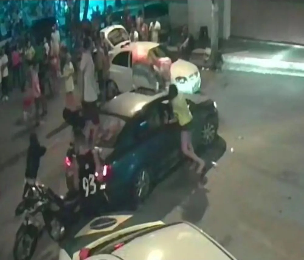 Secretária de Vargem Alta tem carro atacado