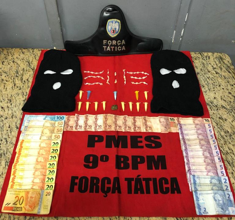 PM flagra mulheres traficando drogas em beco do bairro União em Cachoeiro 