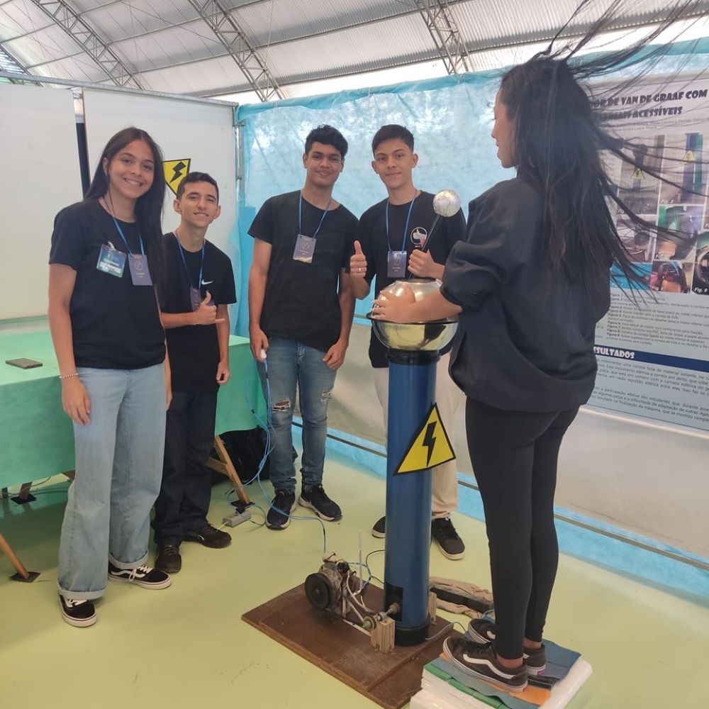 Alunos de Itapemirim desenvolvem gerador com material reciclável
