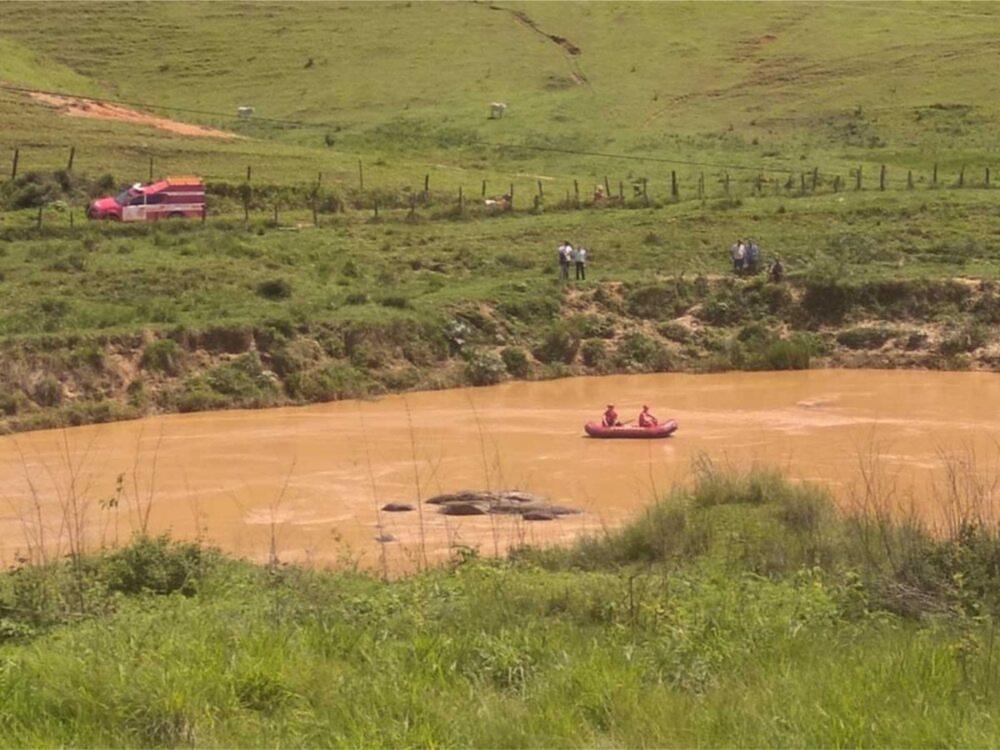 Criança de 9 anos e seu padrasto somem no Rio Itapemirim durante pescaria