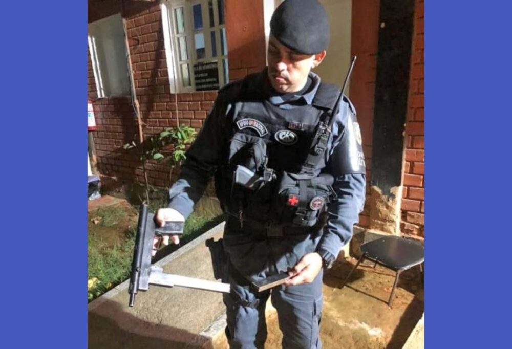 PM apreende metralhadora, cocaína e crack