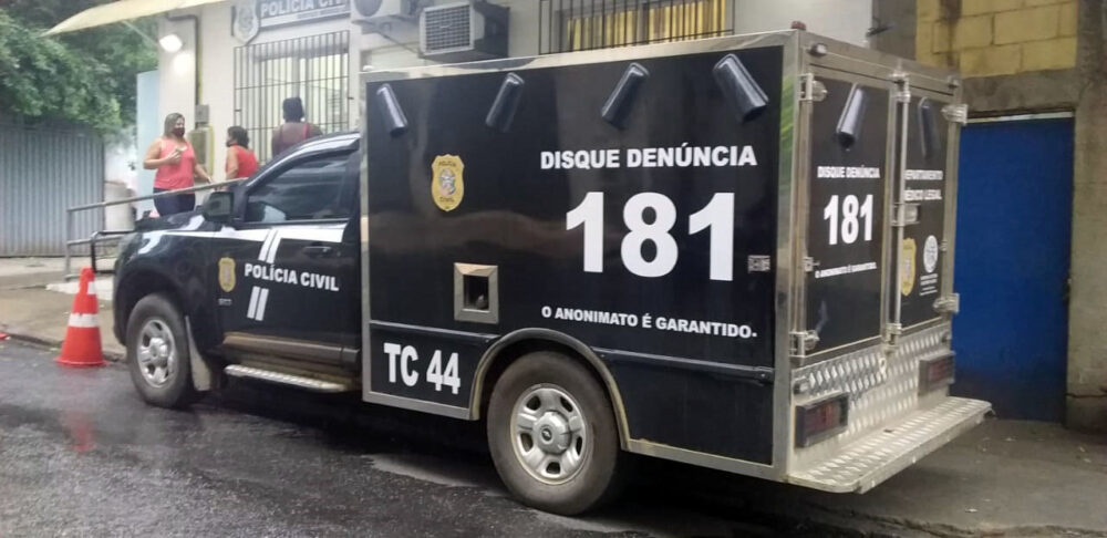 Homem morre ao cair da laje de sua casa