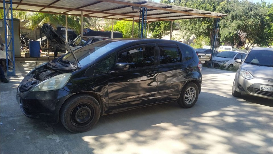Policiais civis de Cachoeiro de Itapemirim recuperam carro adulterado e moto furtada