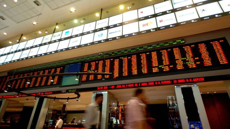 Dólar cai para R$ 5,11 e fecha no menor nível em cinco semanas