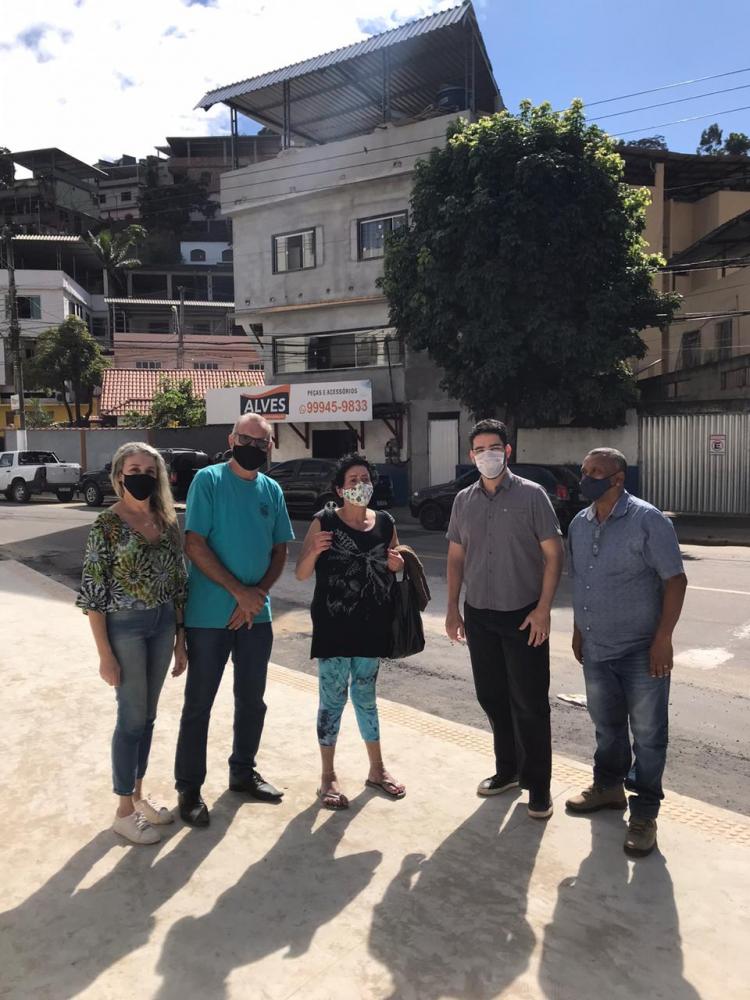 Prefeito Victor Coelho no bairro Vila Rica