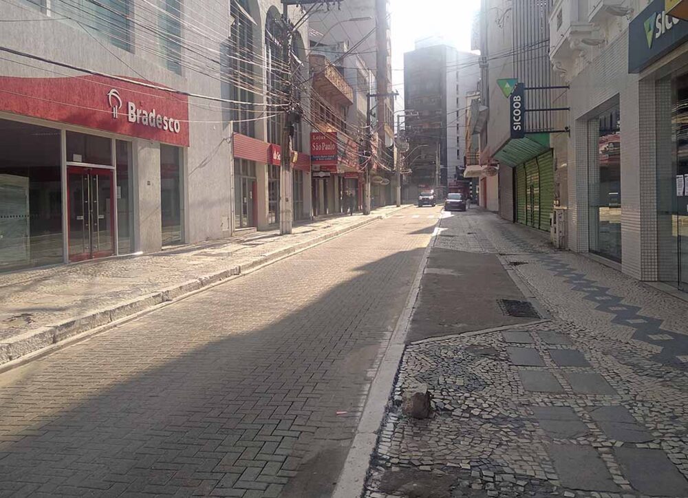Rua dos Bancos interditada nesta quinta para desobstrução de bueiros