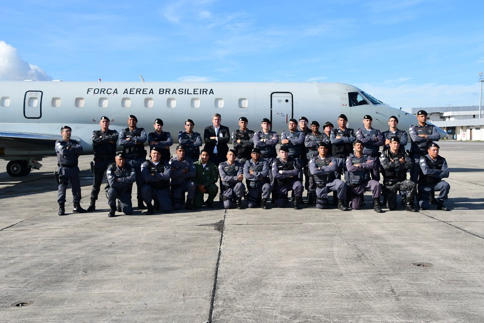 Policiais militares do ES embarcam para reforçar policiamento no Distrito Federal